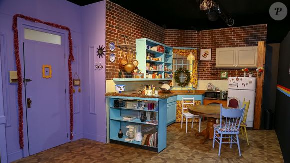 Exposição de ‘Friends’ também traz a famosa porta do apartamento de Monica