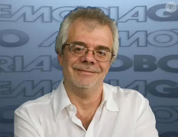 O autor Carlos Lombardi fez críticas públicas a Mel Lisboa em entrevista ao site Notícias da TV e disse que ‘nunca viu’ uma atriz abandonar uma novela para fazer teatro