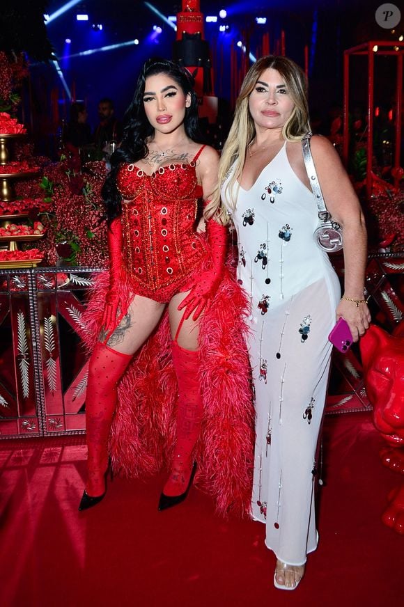 A mãe de MC Mirella marcou presença na luxuosa festa de 27 anos da filha, realizada em São Paulo