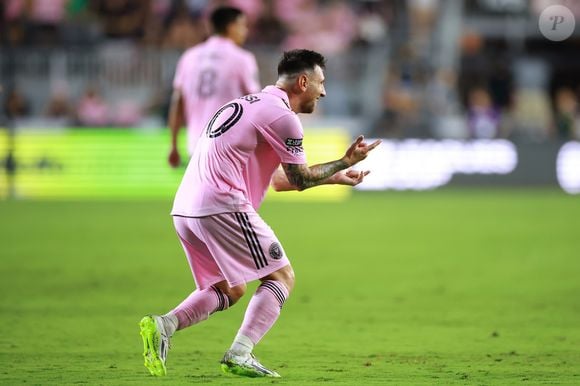 Muito antes da final entre Argentina e Espanha, Lionel Messi já havia chamado atenção ao comemorar um gol pelo Inter Miami reproduzindo o famoso gesto de lançar teias do Homem-Aranha