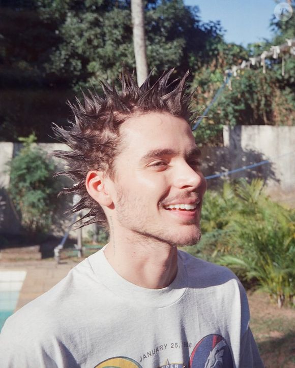 Quem já imaginou ver João Lucas com este visual? Foto foi tirada para um projeto musical