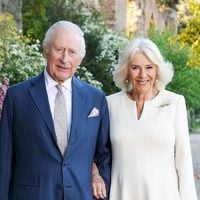 6 colheres de prata da Tiffany & Co, mel caseiro e sino da 2ª Guerra Mundial: os presentes valiosos e pouco comuns trocados por Rei Charles III, Camilla, Donald Trump e Melania