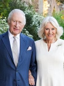6 colheres de prata da Tiffany & Co, mel caseiro e sino da 2ª Guerra Mundial: os presentes valiosos e pouco comuns trocados por Rei Charles III, Camilla, Donald Trump e Melania