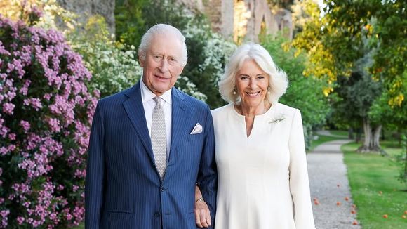 6 colheres de prata da Tiffany & Co, mel caseiro e sino da 2ª Guerra Mundial: os presentes valiosos e pouco comuns trocados por Rei Charles III, Camilla, Donald Trump e Melania