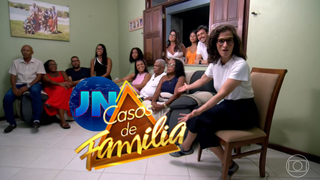 Foi uma boa ideia? Nos 60 anos da Globo, Renata Vasconcellos apresenta o JN da casa de telespectador e web reage: 'Virou Casos de Família'