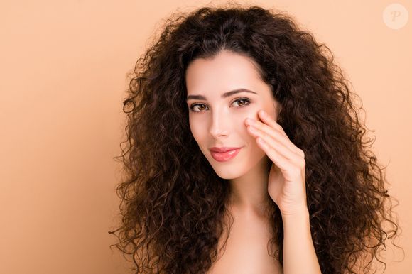 Pele mais limpa e firme: dermatologista lista 4 ativos importantes no skincare