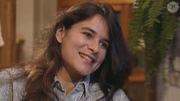 Na novela Tieta, Silvana (Cláudia Magno) faz de tudo para conquistar Dário (Flávio Galvão), marido de Laura (Cláudia Alencar)