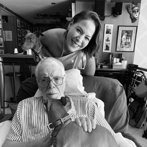 Após a morte do pai, Manoel Carlos, Julia Almeida fez agradecimento nas suas redes sociais: 'Muito obrigada por todo o carinho. Seu legado continua'