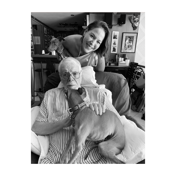 Após a morte do pai, Manoel Carlos, Julia Almeida fez agradecimento nas suas redes sociais: 'Muito obrigada por todo o carinho. Seu legado continua'