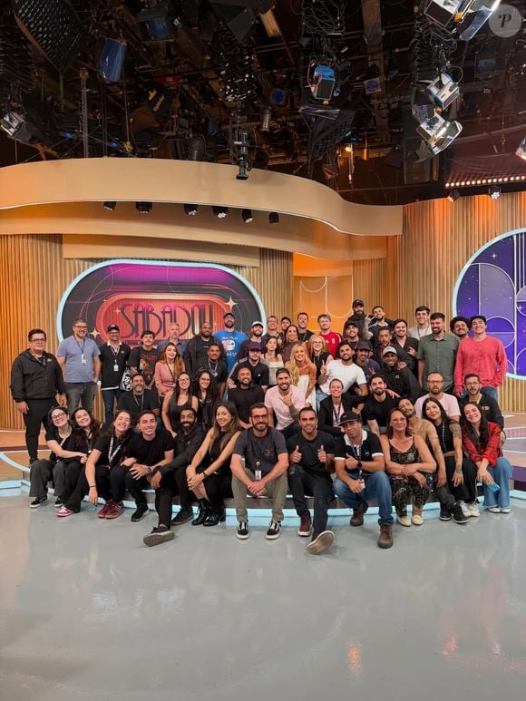 Virgínia reuniu equipe ao gravar seu último programa no SBT - influencer pode ir para a Globo