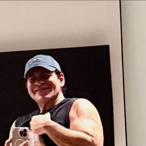 Nas redes sociais, Leandro Hassum não dispensa fotos e vídeos mostrando seu corpo