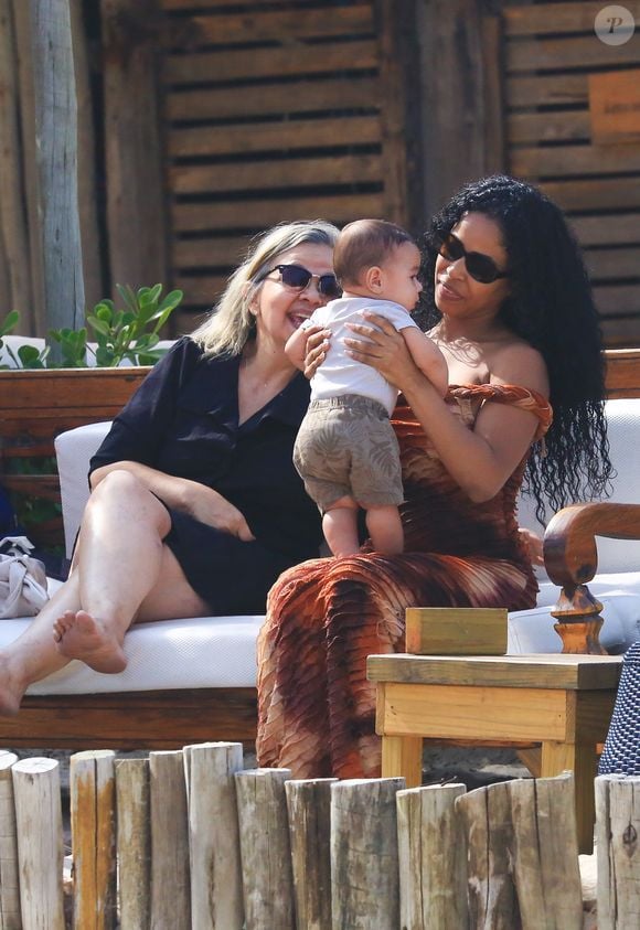 Lorena Maria brincou com o filho bebê, fruto do seu namoro com MC Daniel, de quem se separou após 11 meses juntos