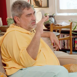 Zeca Camargo viralizou em uma entrevista para Joyce Pascowitch por seu corpo e aparência diferentes