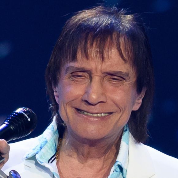 Aos 85 anos, Roberto Carlos foi hospitalizado para uma cirurgia de vesícula previamente programada. A equipe do cantor informou que a recuperação deve ser rápida e não afetar os próximos shows