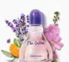 A fragrância aposta em um clima nostálgico, daqueles que parecem fazer a gente voltar no tempo logo na primeira borrifada. As primeiras notas trazem a leveza da lavanda combinada ao frescor da bergamota. Depois, o perfume ganha um toque confortável e delicado com fundo de musk e sândalo