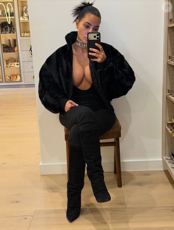 Atitudes como a de Kim Kardashian, de fazer exercícios com pesos, são altamente recomendadas por estudos para evitar a sarcopenia na vida adulta
