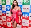 Nicole Bahls apostou em uma estética junina com um vestido curtinho para o o evento
