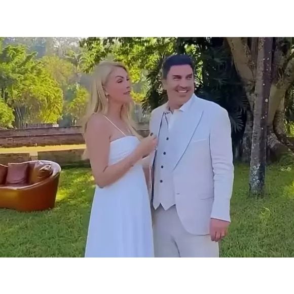 Ana Hickmann e Edu Guedes realizaram um ensaio pré-wedding no último final de semana, onde a apresentadora usou 2 vestidos diferentes