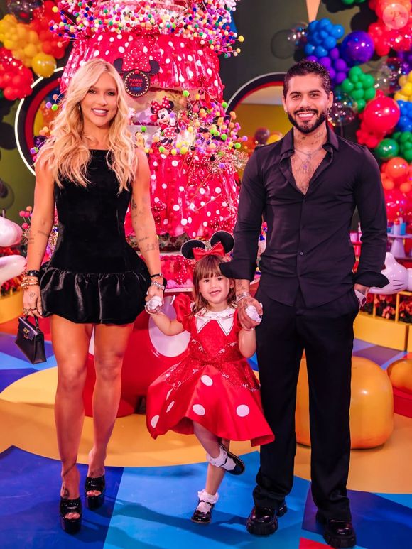 De acordo com vídeos e comentários publicados nas redes, um dos momentos mais comentados da festa de Maria Alice aconteceu quando Zé Felipe, filho do cantor Leonardo, cantou o hit 'Só Tem Eu', música lançada em 2020 que marcou o início do relacionamento com Virginia Fonseca