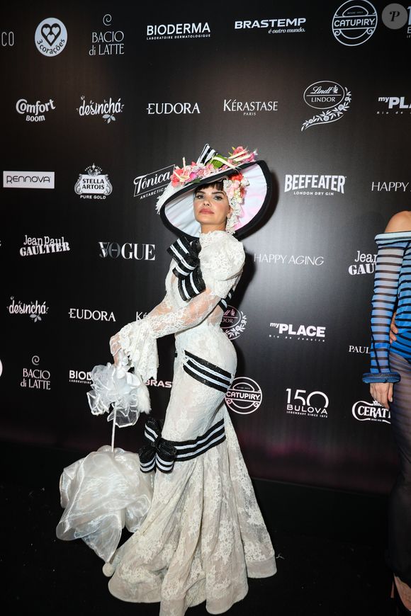 Como uma embalagem de presente, Vanessa Giácomo surgiu deslumbrante no Baile da Vogue 2025
