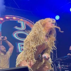 Joelma foi diagnosticada com Covid-19 nove vezes e, além das sequelas da doença, também precisou lidar com uma sinusite bacteriana e cancelar diversos shows