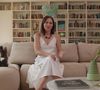 Letícia Colin mora em apartamento inteligente no Jardim Botânico com cômodos interligados e obras de arte luxuosas. Veja fotos!
