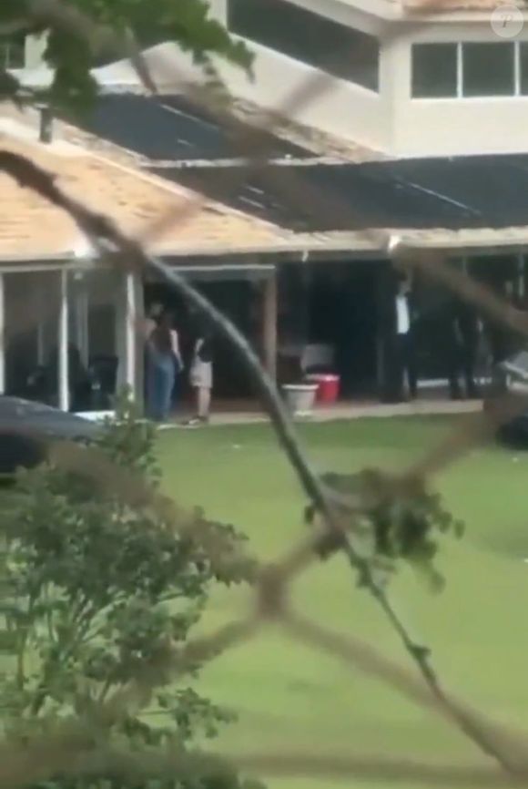 A chácara onde a festa ocorreu pertence a Rafa Motta, amigo próximo de Neymar Jr. Ele também chegou ao local com seu próprio helicóptero e era o anfitrião do evento.