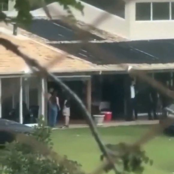 A chácara onde a festa ocorreu pertence a Rafa Motta, amigo próximo de Neymar Jr. Ele também chegou ao local com seu próprio helicóptero e era o anfitrião do evento.