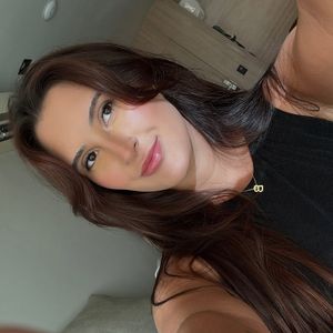 Beatriz, filha de William Bonner e Fátima Bernardes, é a que mais flerta com o universo artístico. Formada em Design, ela também atua como influenciadora digital