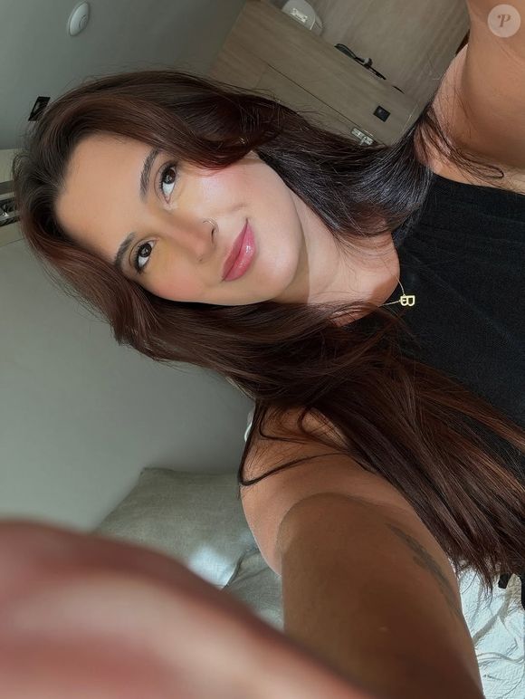 Beatriz, filha de William Bonner e Fátima Bernardes, é a que mais flerta com o universo artístico. Formada em Design, ela também atua como influenciadora digital