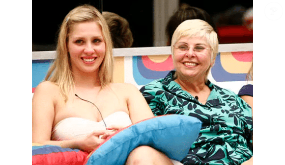 Em 2009, o então Big Boss Boninho perdeu a paciência com Ana Carolina Madeira e Naná, que eram inseparáveis no confinamento. Ana estava fazendo as unhas de Naná, que era diabética, e, segundo Boninho, o alicate não estava esterilizado.
