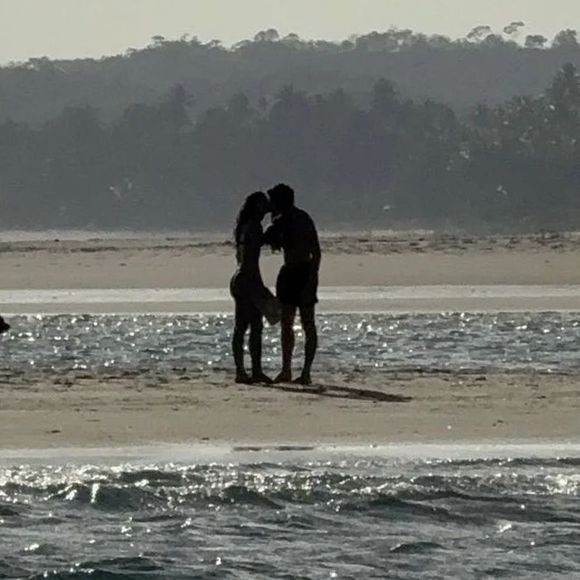 Quase sempre discreta em seus relacionamentos, Bruna Marquezine vem se deixando flagrar com Shawn Mendes