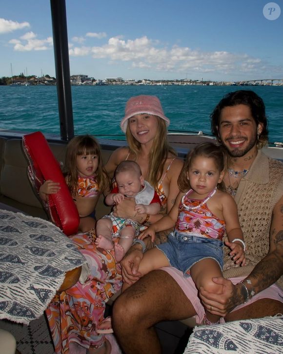 Zé Felipe ao lado da esposa Virginia Fonseca, e dos filhos.