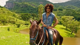 'Um vale exuberante, cercado por montanhas, cachoeiras': Lenny Kravitz transformou uma antiga plantação de café de 300 hectares do século 18 em um verdadeiro paraíso no Rio de Janeiro