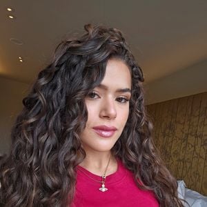 Rumores de affair entre Maisa e Fe Bertuol ficaram ainda mais intensos após interações dos dois nas redes sociais