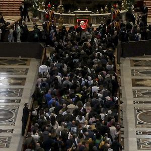 Papa Francisco: mais de 150 mil pessoas já compareceram à Basílica de São Pedro para as despedidas