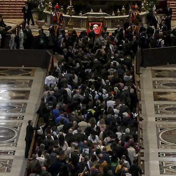Papa Francisco: mais de 150 mil pessoas já compareceram à Basílica de São Pedro para as despedidas