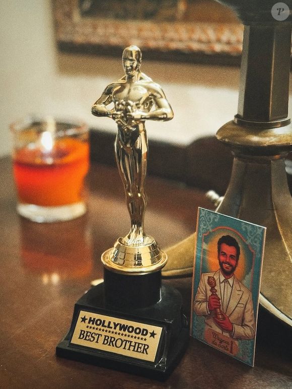 Lázaro Ramos comprou uma estatueta de 'melhor irmão' para Wagner Moura