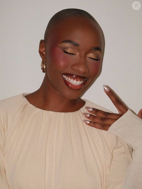 'Ele hidrata profundamente e deixa a pele preparada para receber a make', conta Mirella Qualha sobre hidratante para o rosto