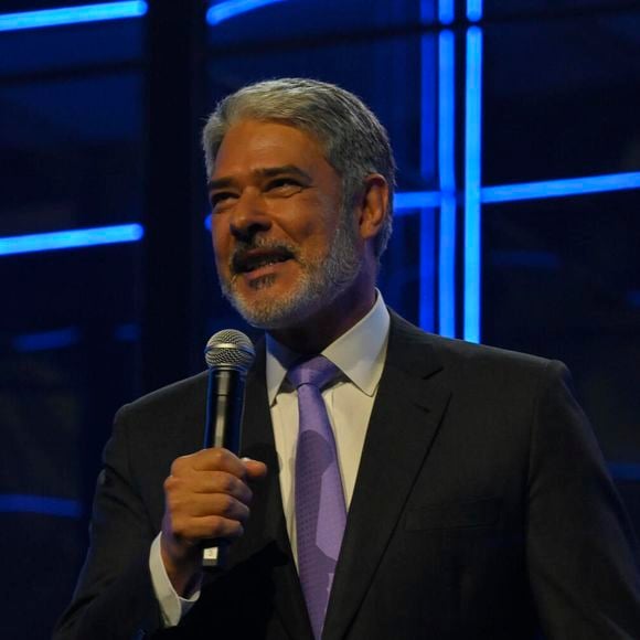 ‘Globo quer Bonner ‘para sempre’ no ‘JN’’, dizia a manchete assinada pela colunista Cristina Padiglione no UOL