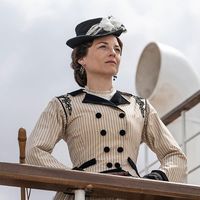 Com 10 episódios no Prime Video: a série de época baseada em um livro de María Dueñas que mistura drama e romance