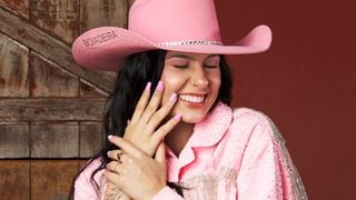 Como secar o esmalte em algumas etapas simples e rápidas: uma dessas dicas pode te surpreender antes da sua próxima ida à manicure