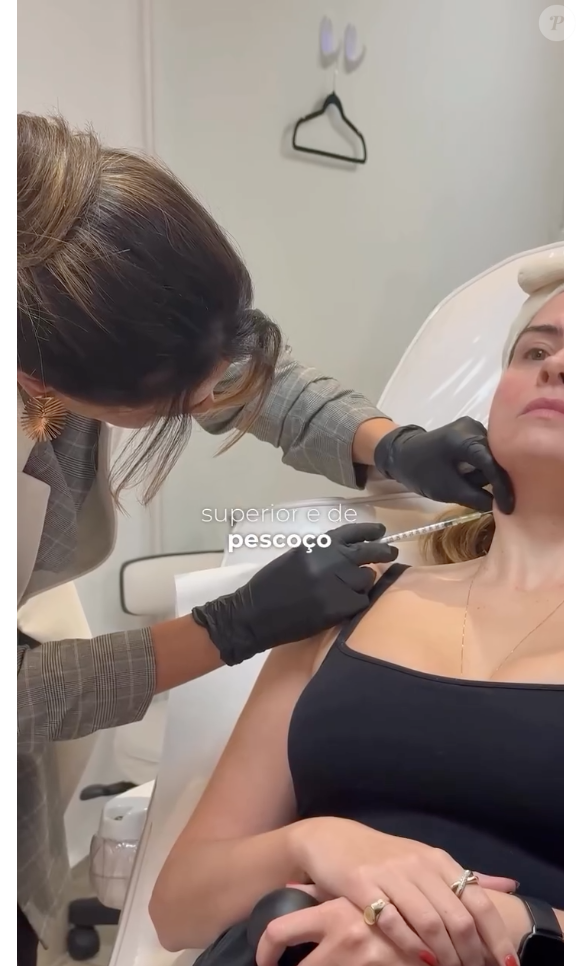 "Outro tratamento que não abrimos mão, a cada seis meses, é o botox que ela faz de terço superior e de pescoço", disse a dermatologista