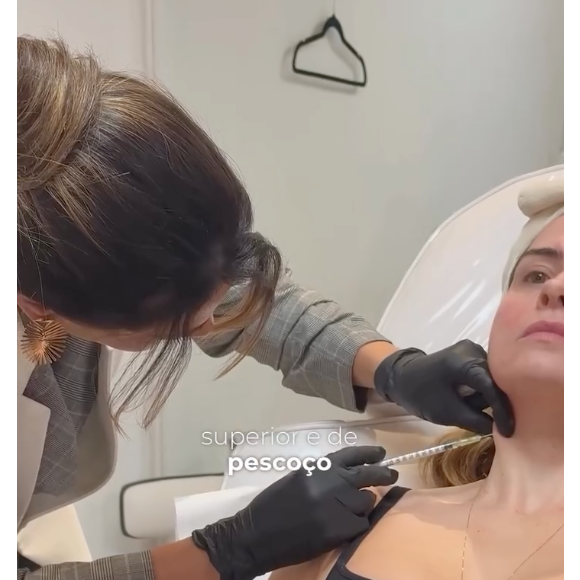 "Outro tratamento que não abrimos mão, a cada seis meses, é o botox que ela faz de terço superior e de pescoço", disse a dermatologista