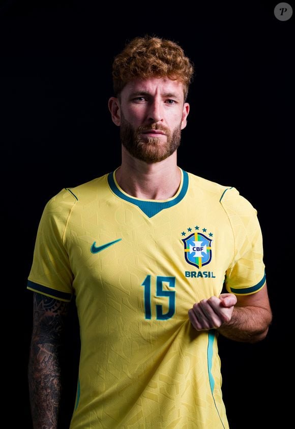 Léo Pereira chegou na Copa do Mundo de 2026 com um visual diferente: o jogador deixou o cabelo crescer, mas manteve a barba