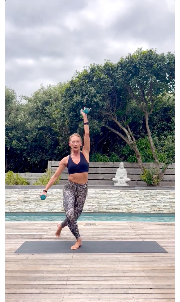 Aprenda a fazer o afundo com arco e abdominal lateral