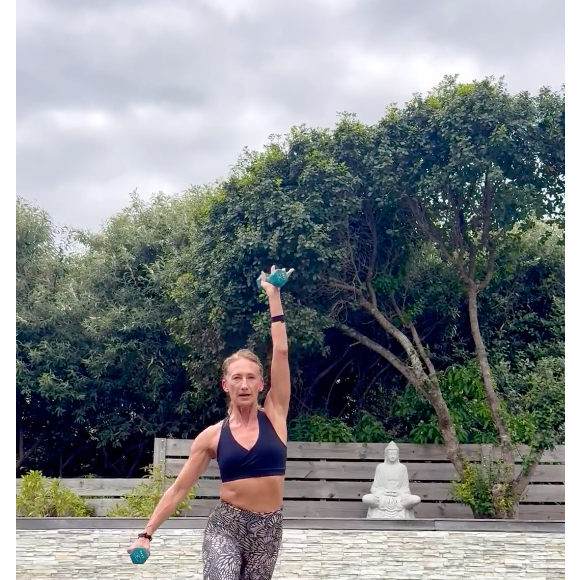 Aprenda a fazer o afundo com arco e abdominal lateral
