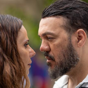 Uma pessoa que mantém o olhar fixo durante uma conversa possui quatro hábitos definidos, de acordo com a Psicologia