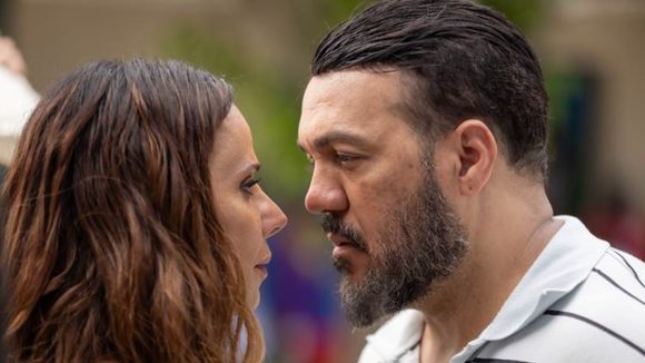 Uma pessoa que mantém o olhar fixo durante uma conversa possui quatro hábitos definidos, de acordo com a Psicologia