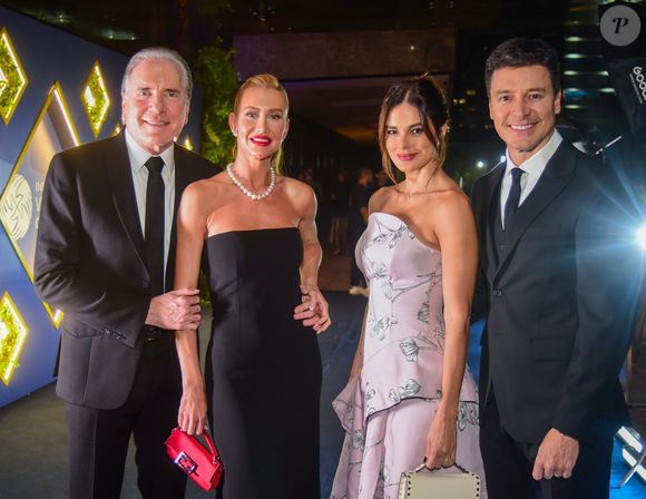 Roberto Justus, Ana Paula Siebert, Vera Viel e Rodrigo Faro posam juntos em evento beneficente
